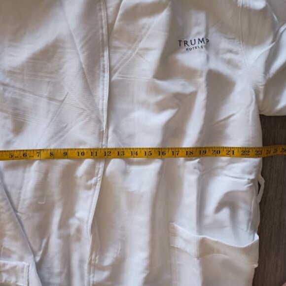 Trump White Robe, NEW, size XL UNISEX - Picture 7 of 9